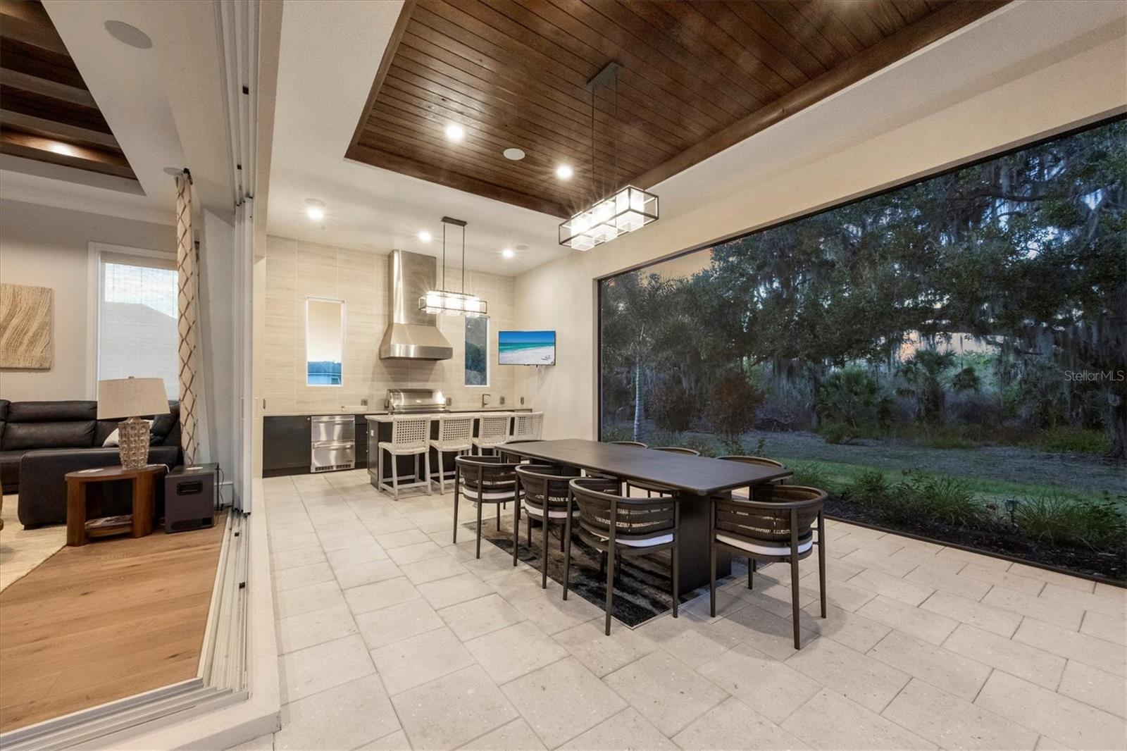 FOUNDERS CLUB - Residential