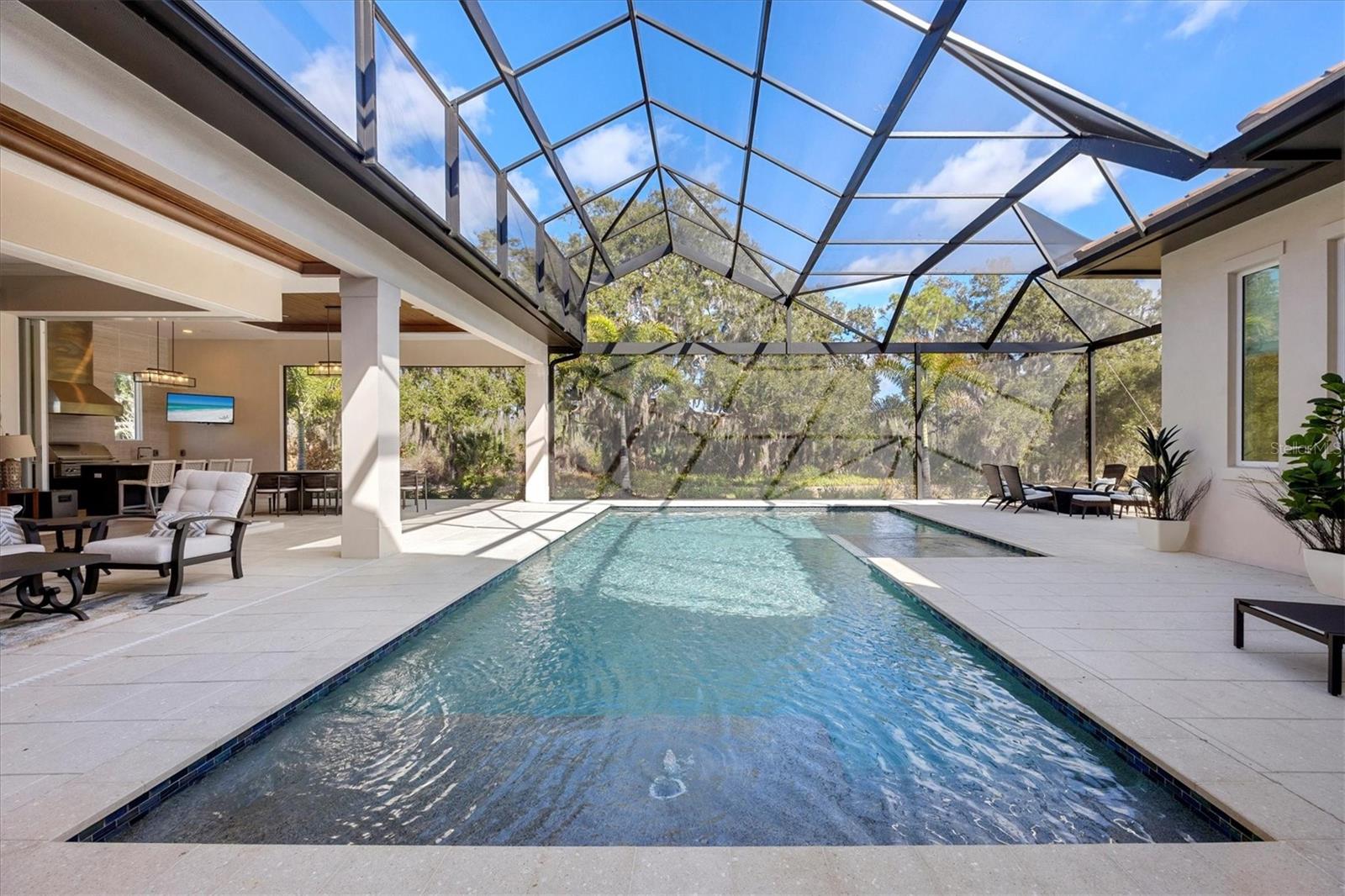 FOUNDERS CLUB - Residential