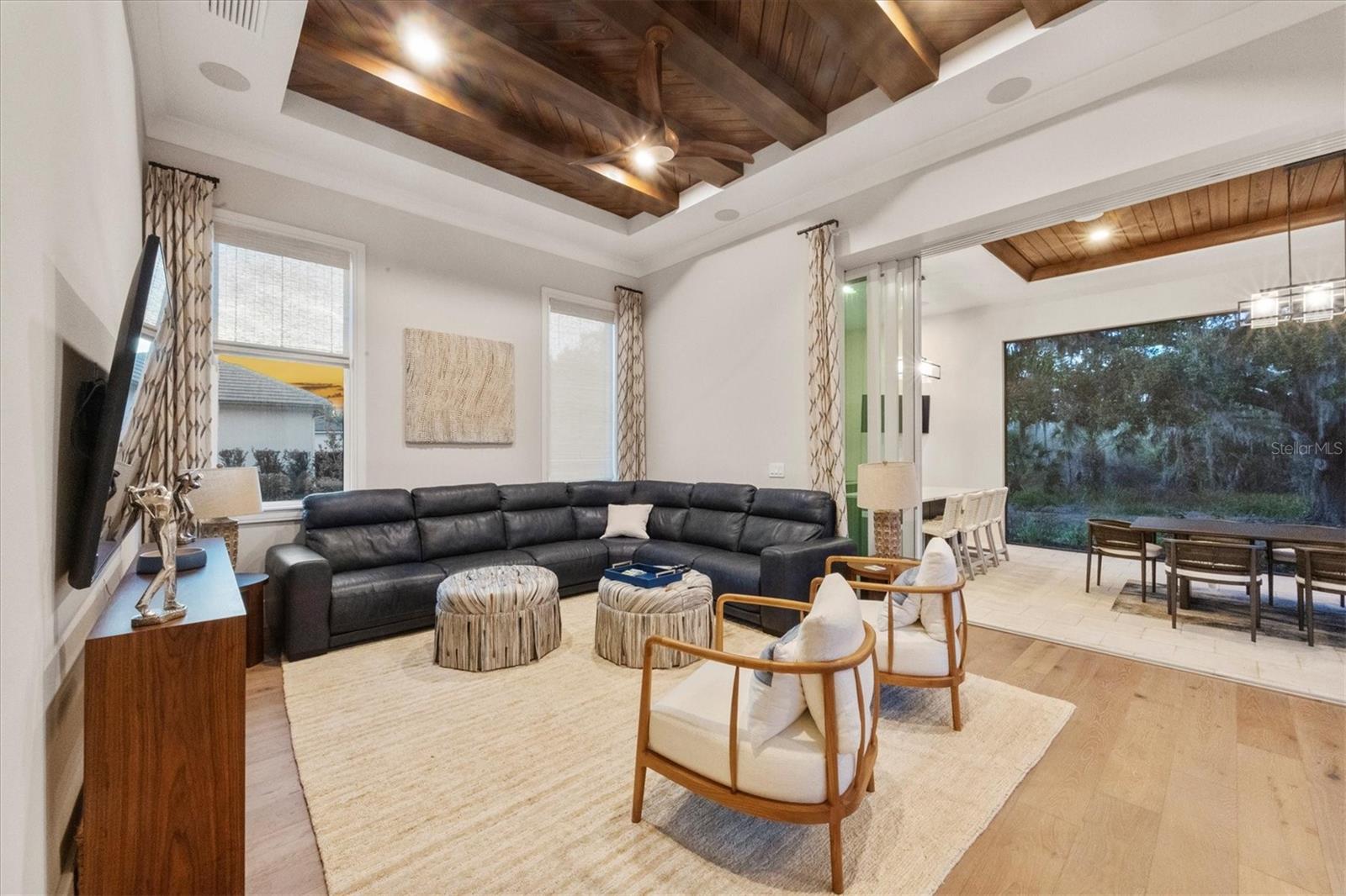 FOUNDERS CLUB - Residential