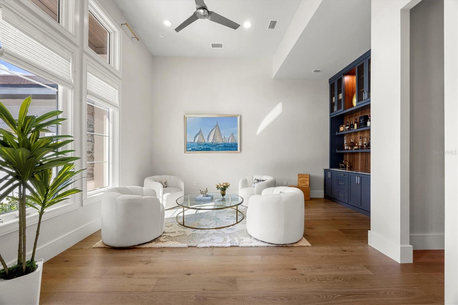 FOUNDERS CLUB - Residential