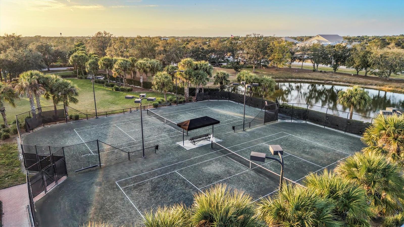 FOUNDERS CLUB - Residential