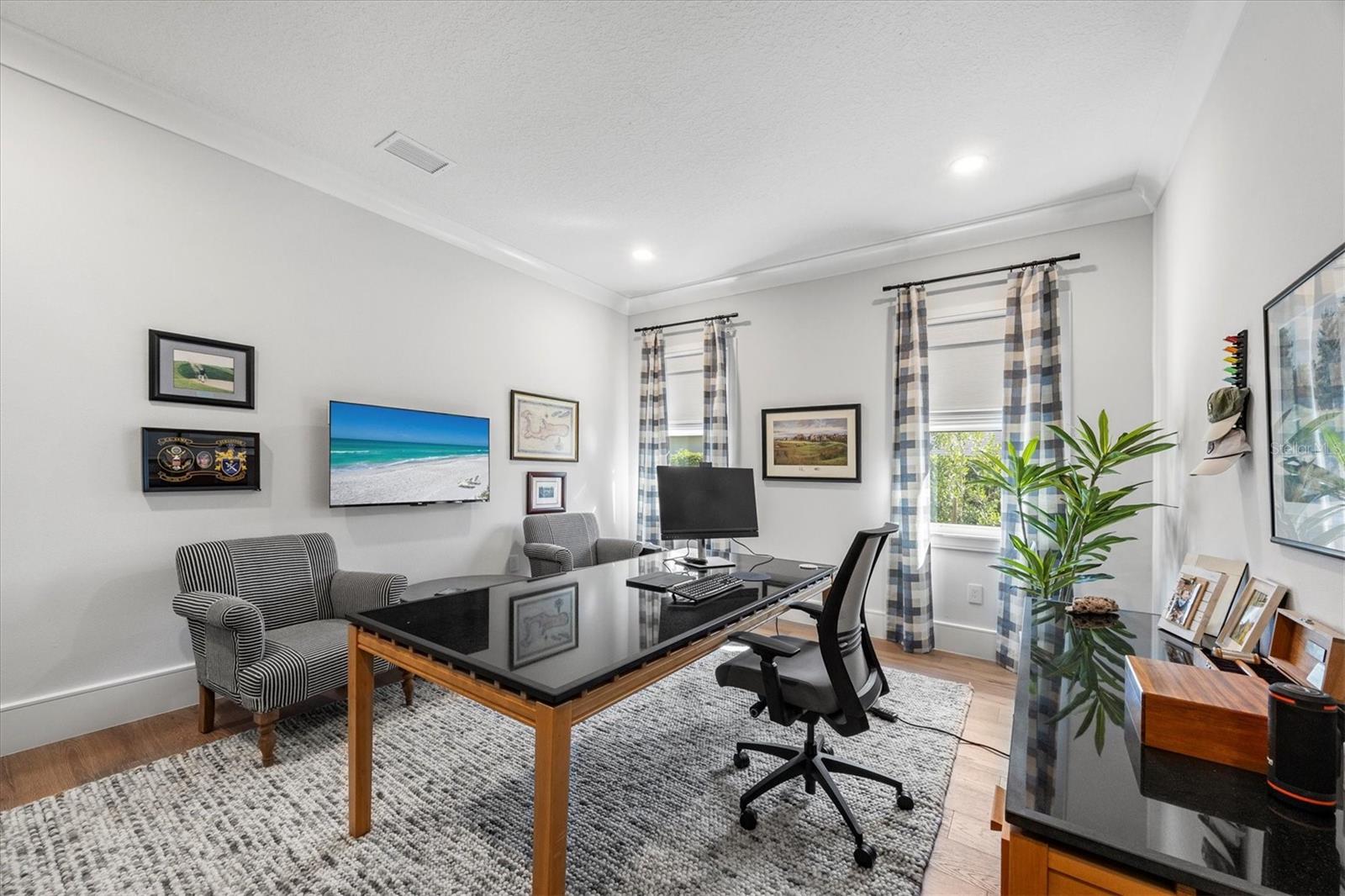 FOUNDERS CLUB - Residential