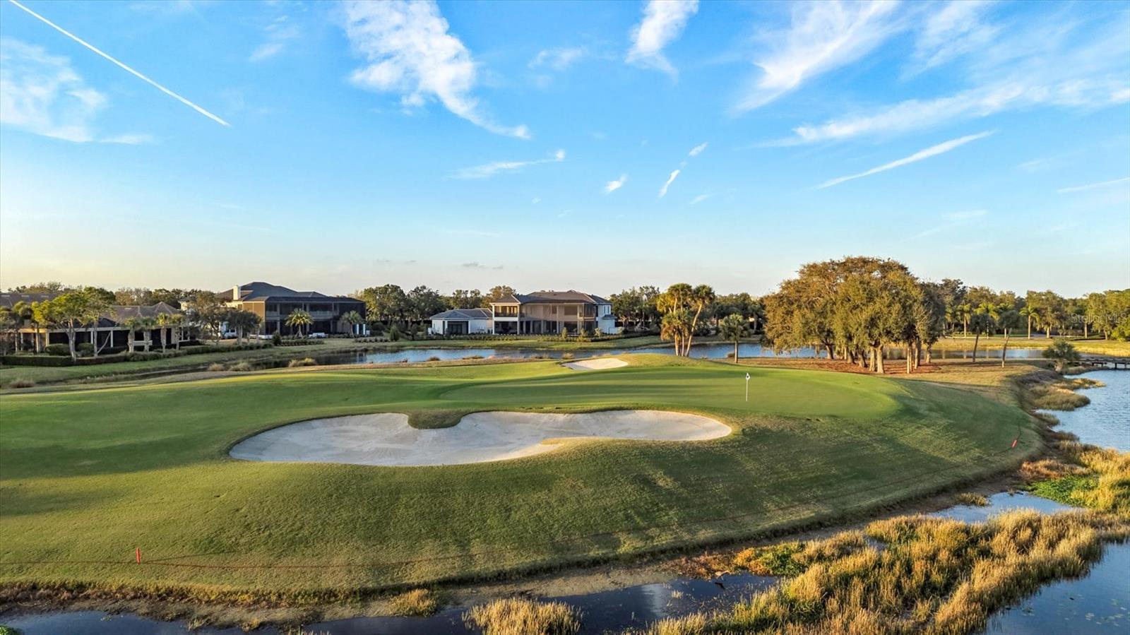 FOUNDERS CLUB - Residential