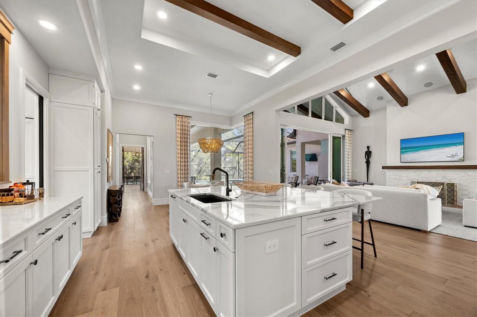 FOUNDERS CLUB - Residential