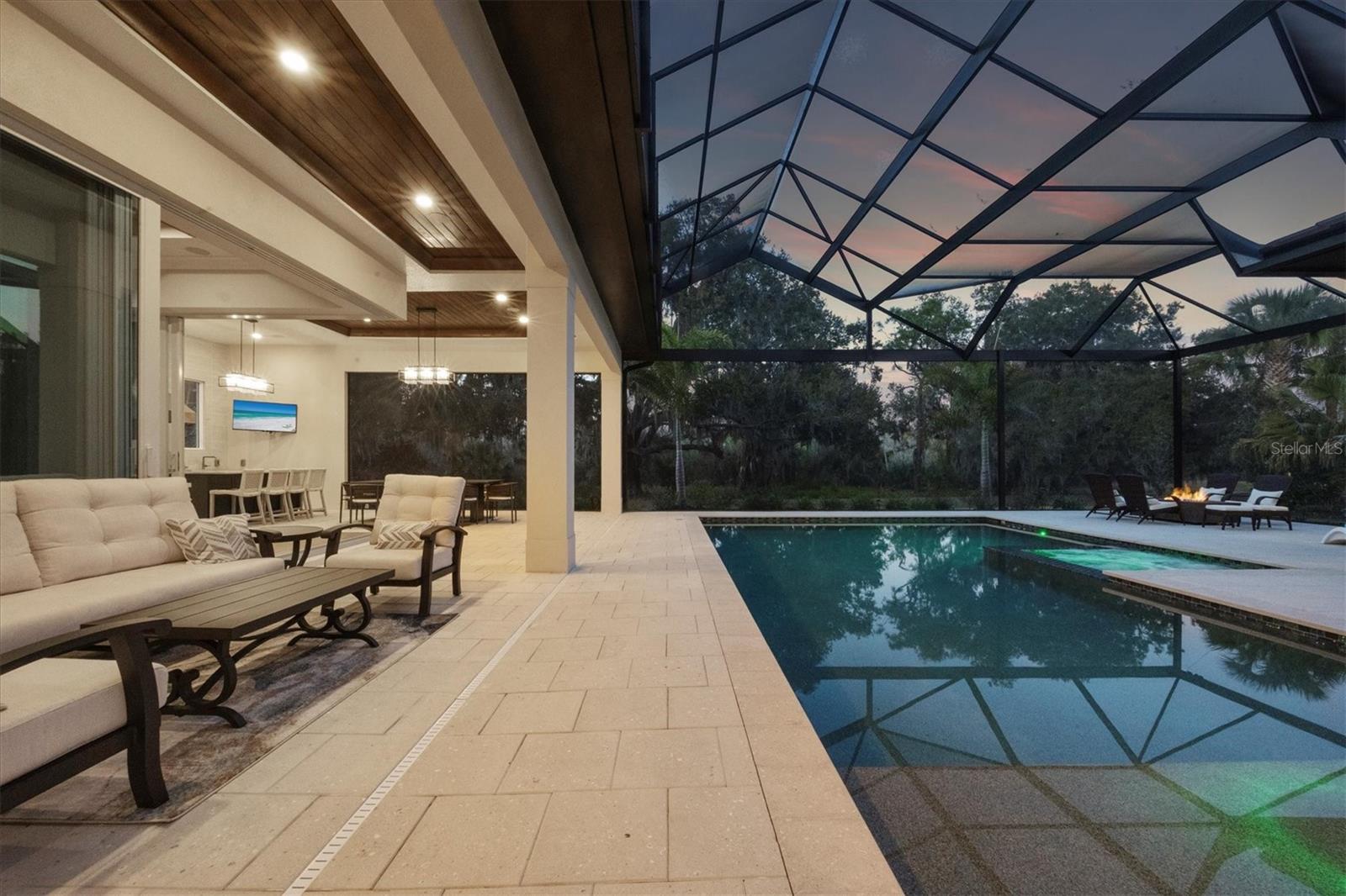 FOUNDERS CLUB - Residential