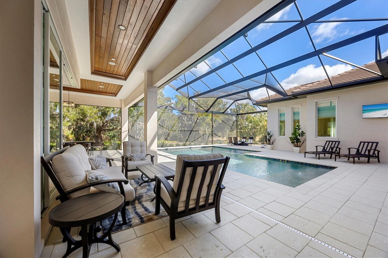 FOUNDERS CLUB - Residential