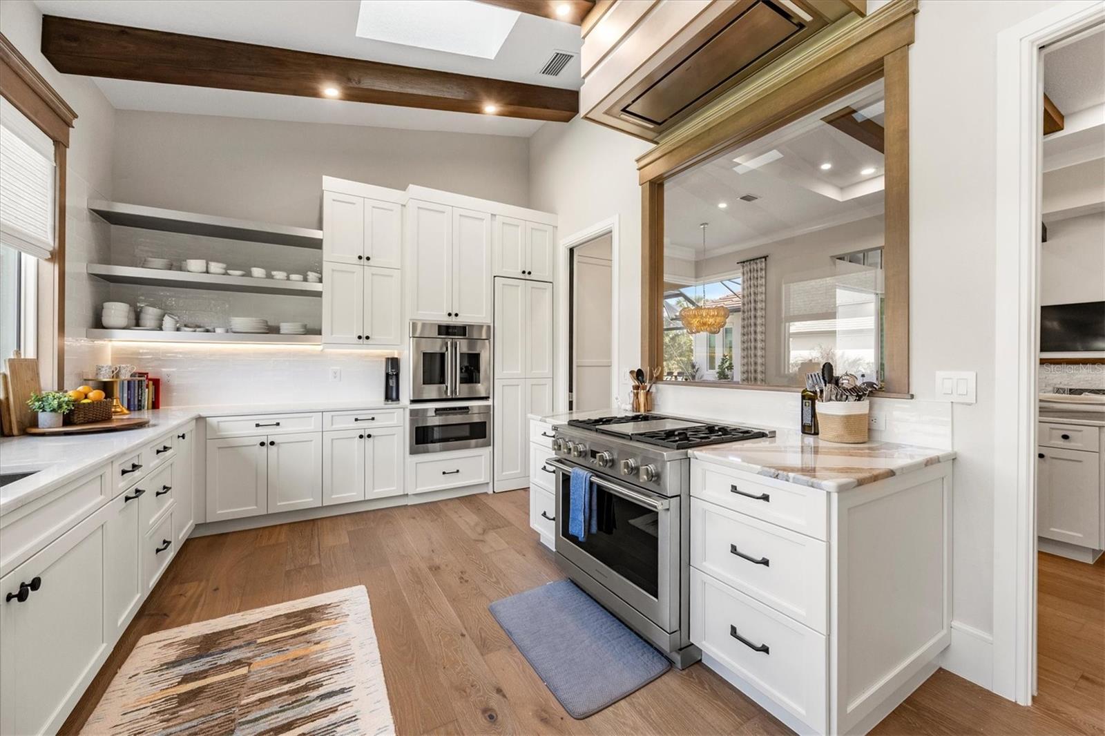 FOUNDERS CLUB - Residential