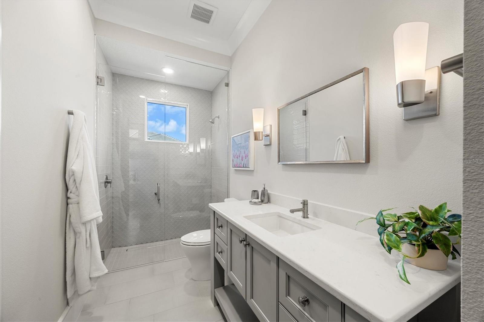 FOUNDERS CLUB - Residential