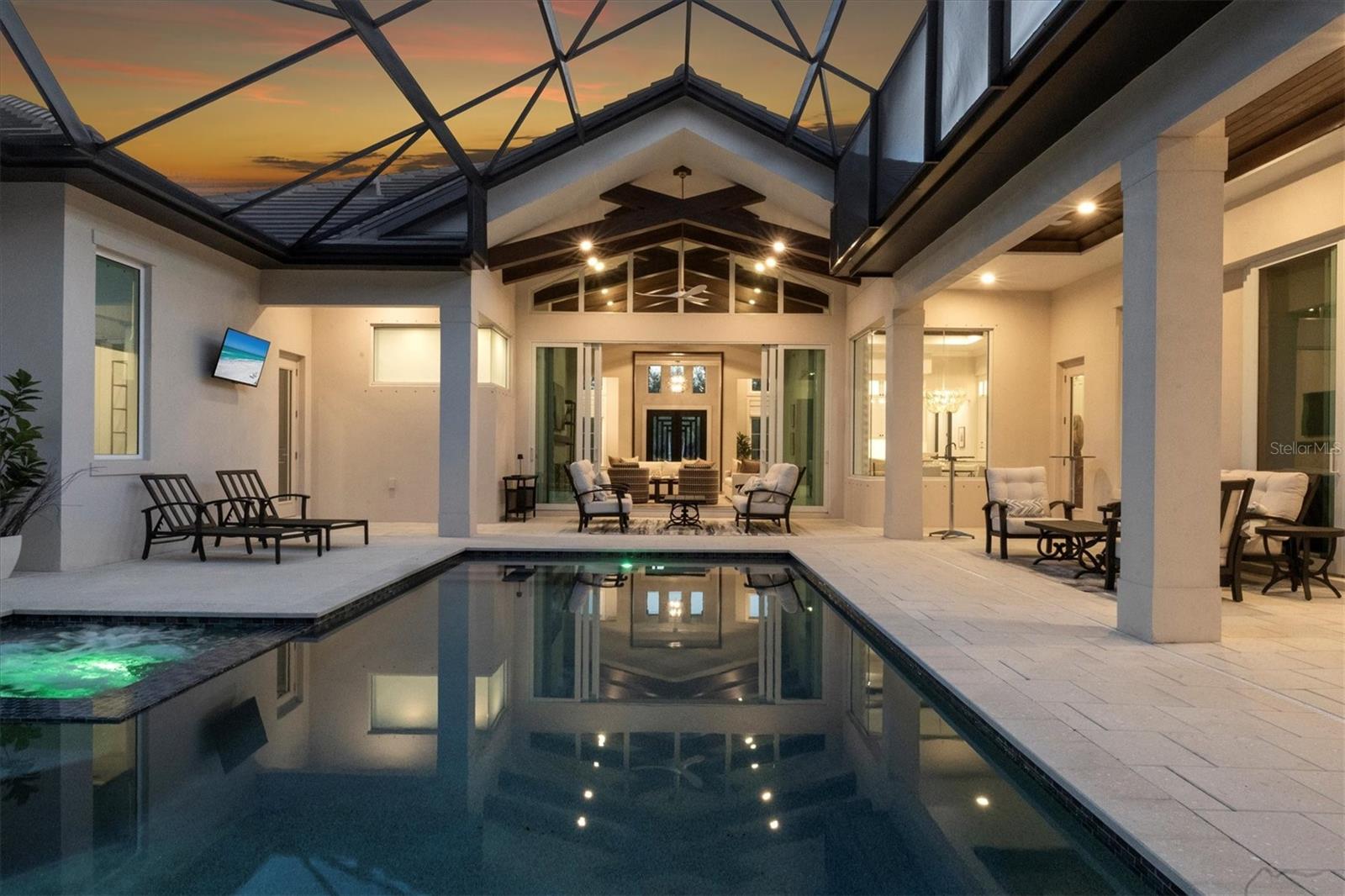 FOUNDERS CLUB - Residential