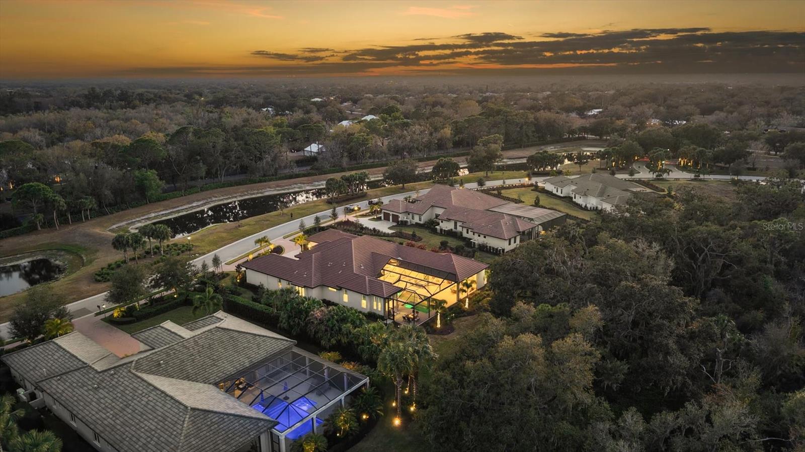 FOUNDERS CLUB - Residential