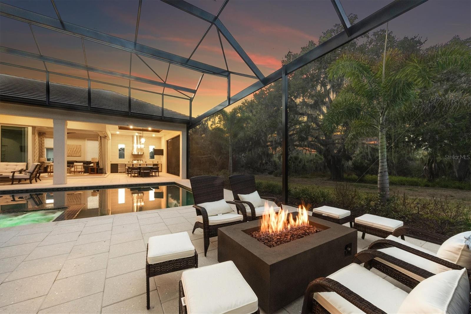 FOUNDERS CLUB - Residential