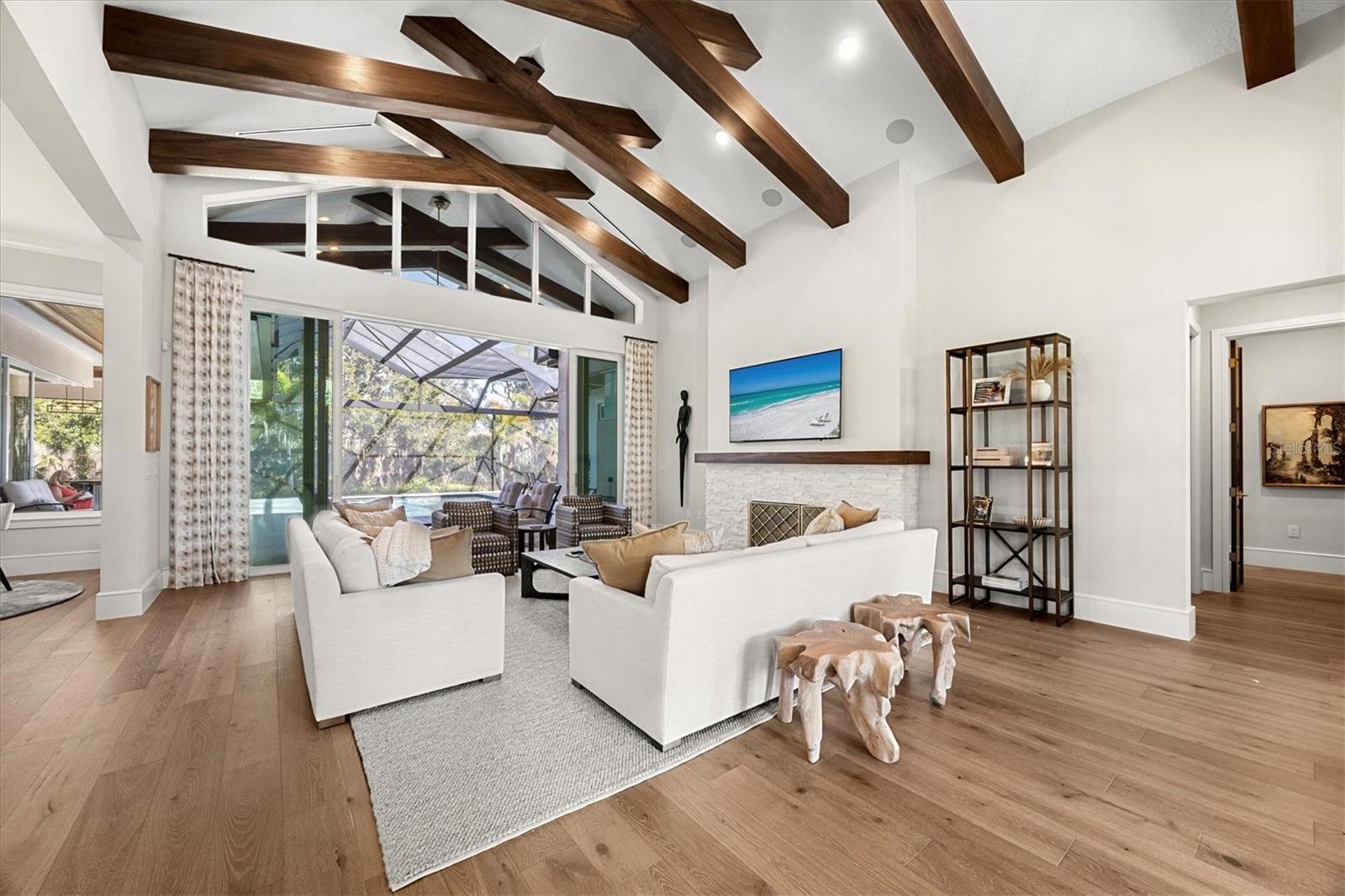 FOUNDERS CLUB - Residential