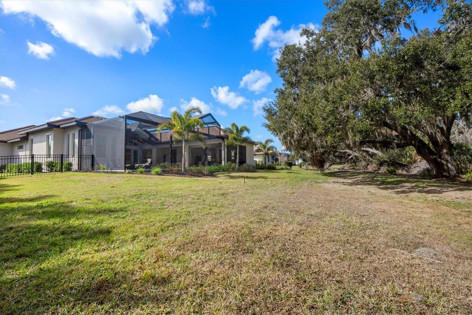 FOUNDERS CLUB - Residential