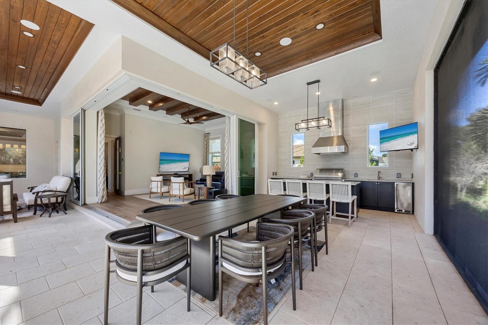 FOUNDERS CLUB - Residential