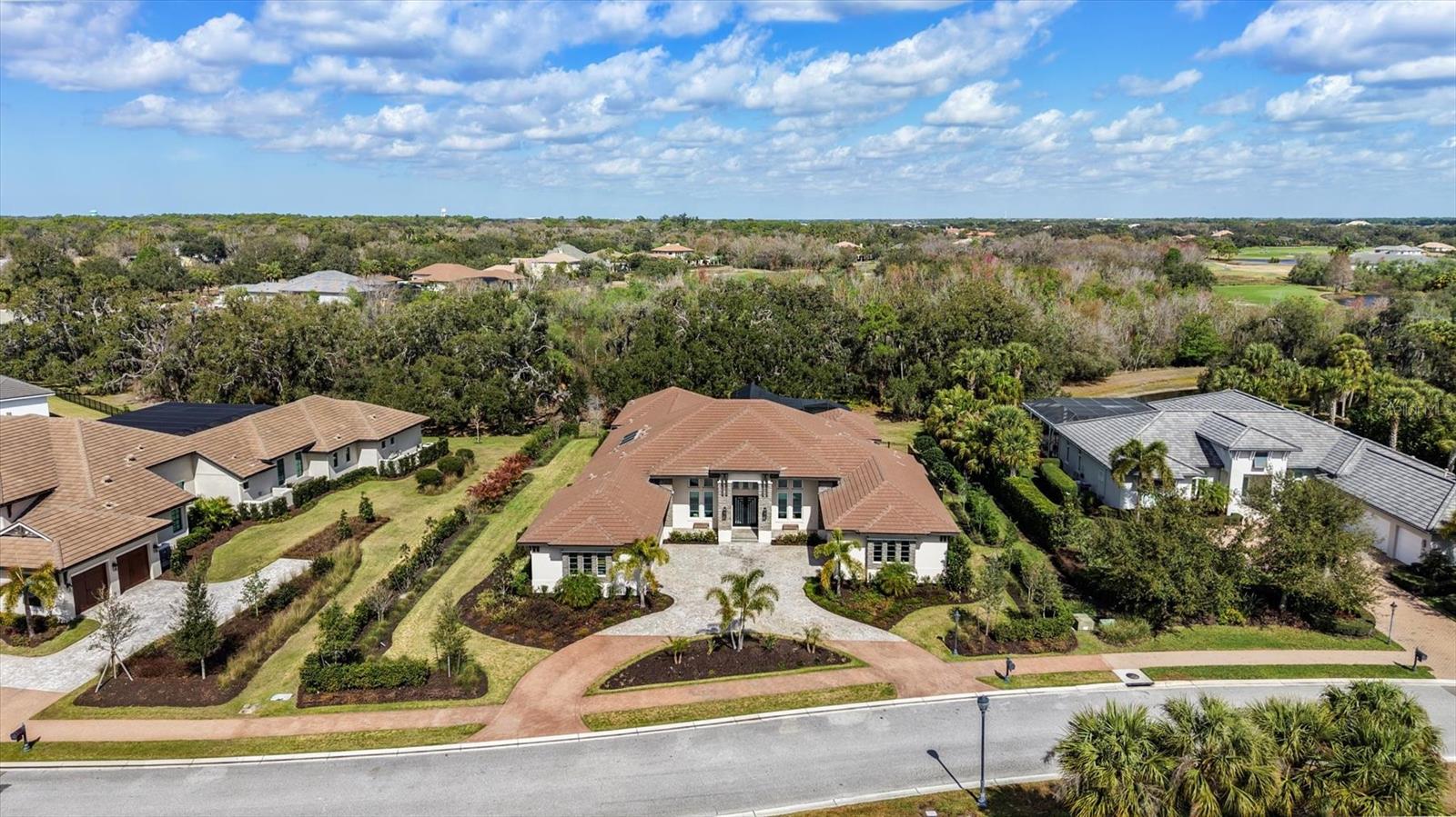 FOUNDERS CLUB - Residential