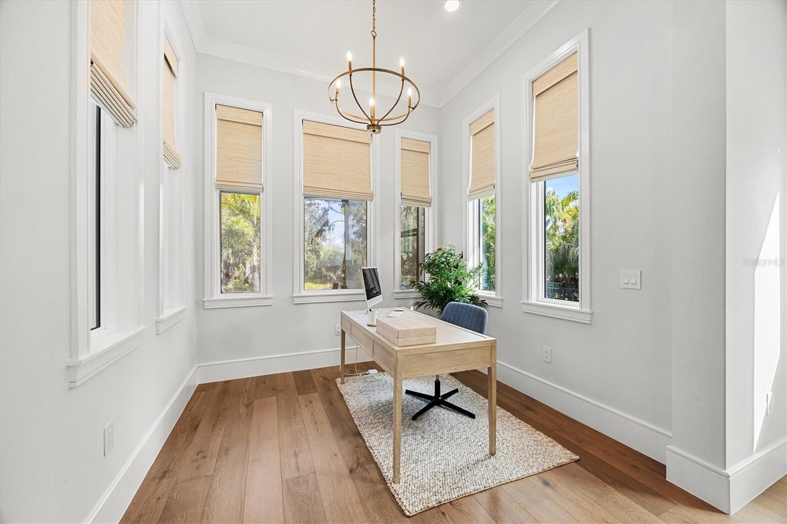 FOUNDERS CLUB - Residential