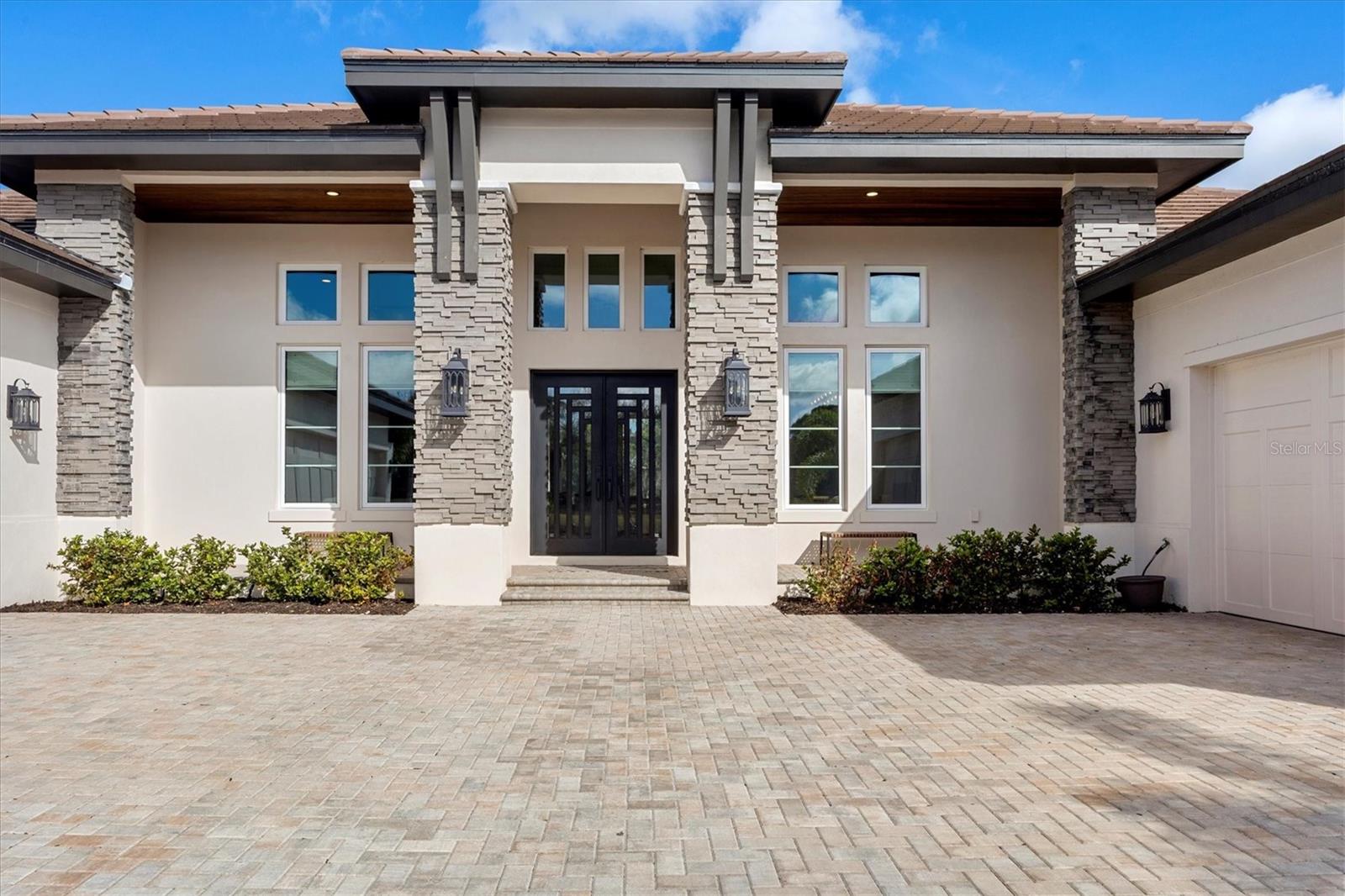 FOUNDERS CLUB - Residential