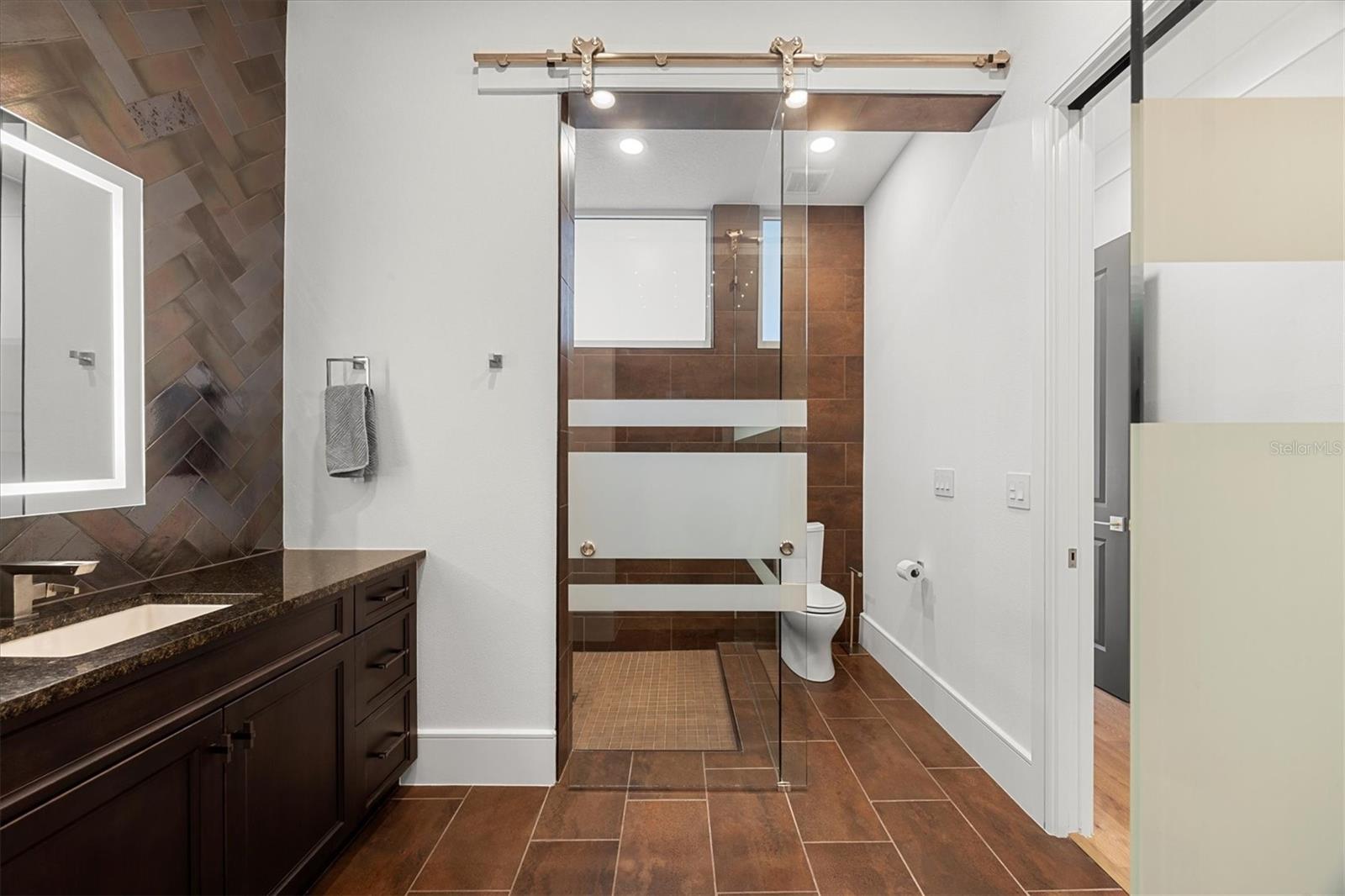 FOUNDERS CLUB - Residential