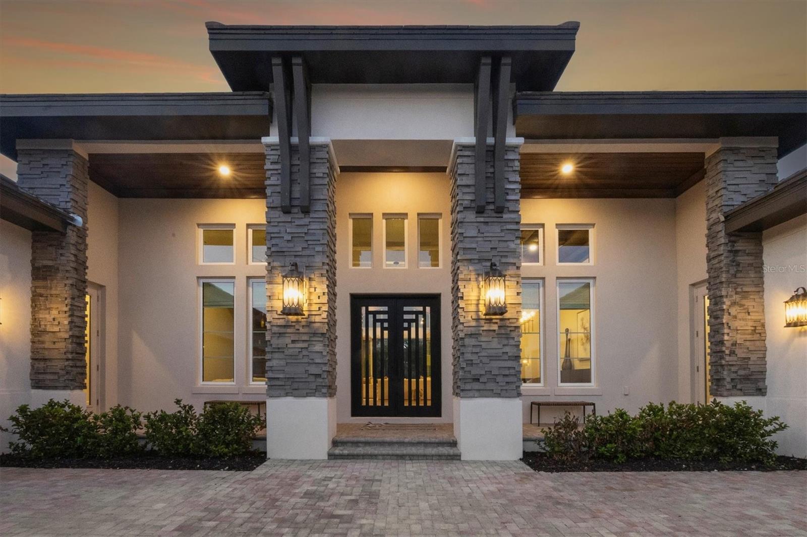 FOUNDERS CLUB - Residential