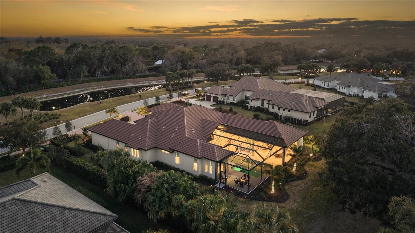 FOUNDERS CLUB - Residential