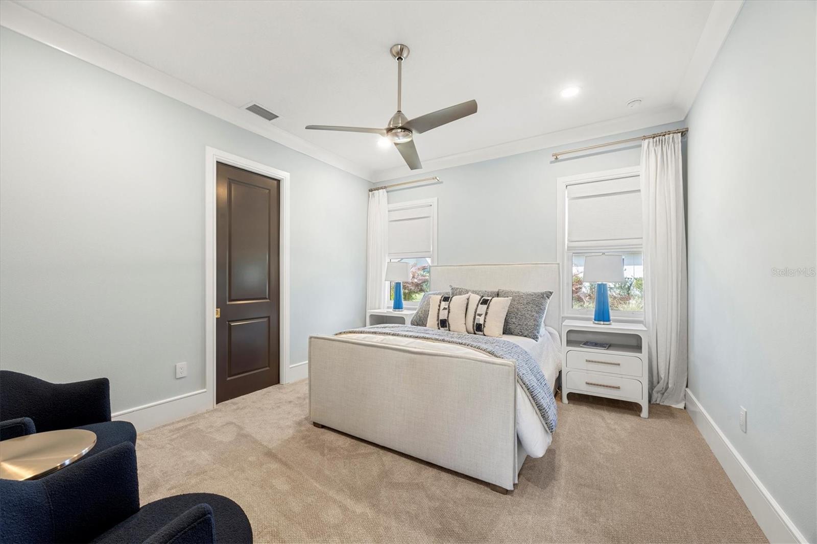 FOUNDERS CLUB - Residential