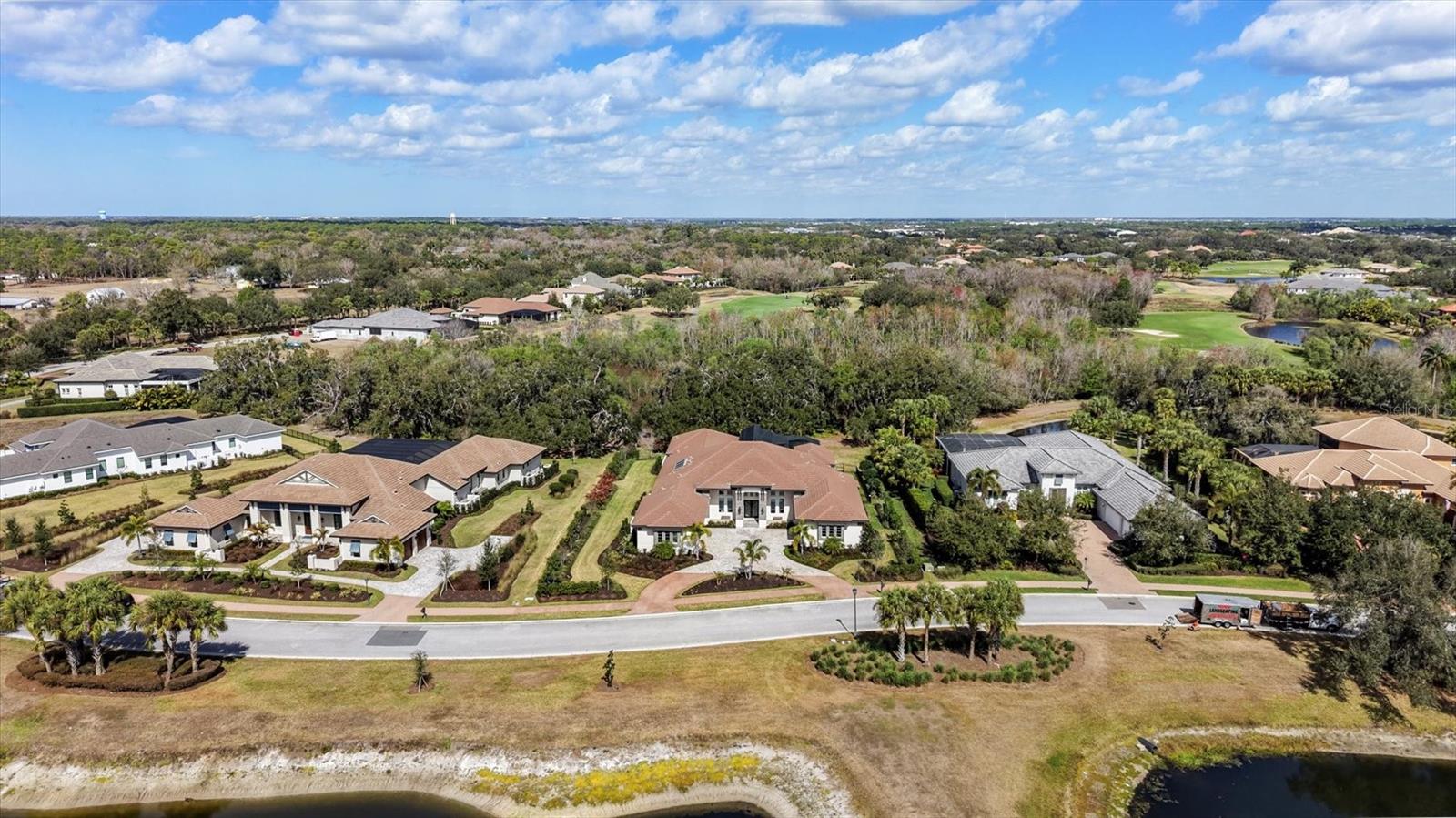 FOUNDERS CLUB - Residential