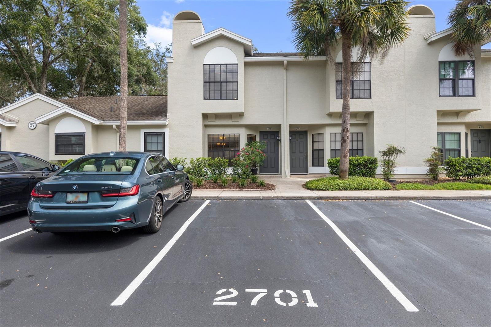 GREAT LOCATION IN BEAUTIFUL TAMPA PALMS is an upscale gated Faircrest Condominium community. Faircrest has recently painted the units
(2024) and re-surfaced parking lot. Tampa Palms includes 4 beautiful parks with lots of amenities. Faircrest has a pool, fitness room and on-site
management. This beautiful 2-story condo is move-in condition and completely re-modeled with upscale flooring, kitchen cabinets with stainless steel
appliances, and granite tops in kitchen and bathrooms. The patio was updated with the roof and screens a couple of years ago