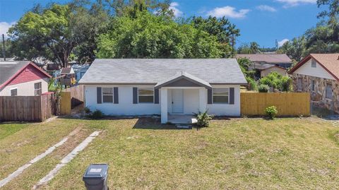 A home in WINTER HAVEN