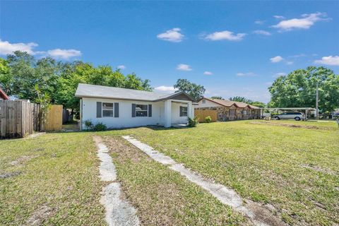 A home in WINTER HAVEN