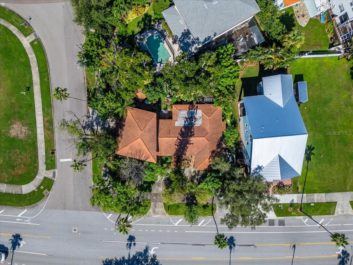 114 W DAVIS BOULEVARD