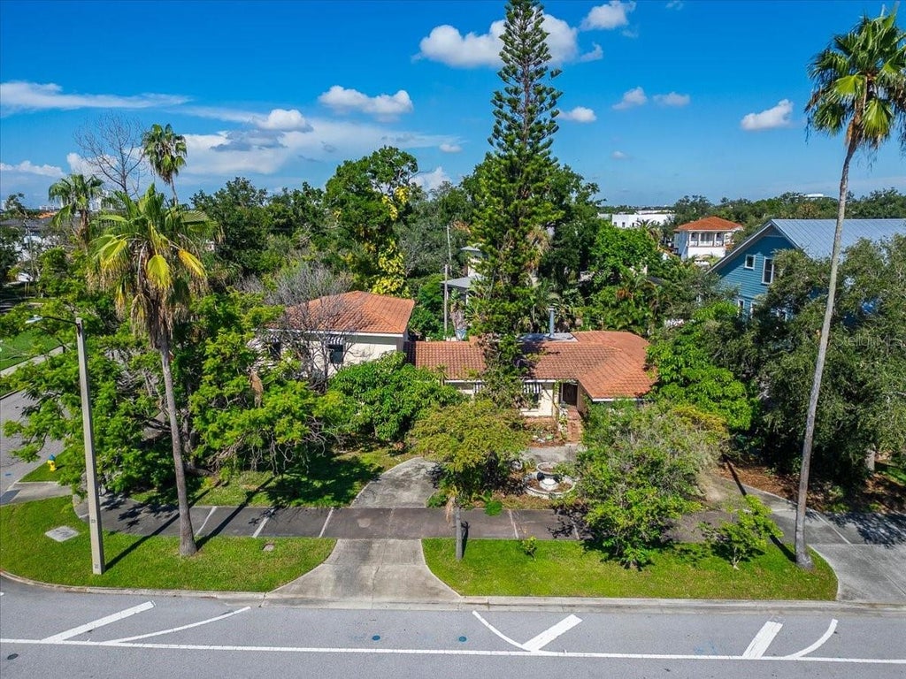 Photo of 114 W Davis Boulevard, Tampa, FL 33606 (MLS # TB8551950)