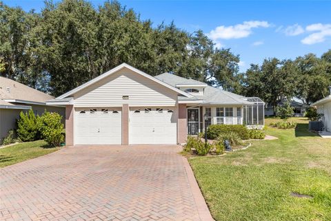 Photo of 5619 Prince Andrew Court, Leesburg, FL 34748 (MLS # G5103006) Photo of 5619 Prince Andrew Court, Leesburg, FL 34748 (MLS # G5103006)