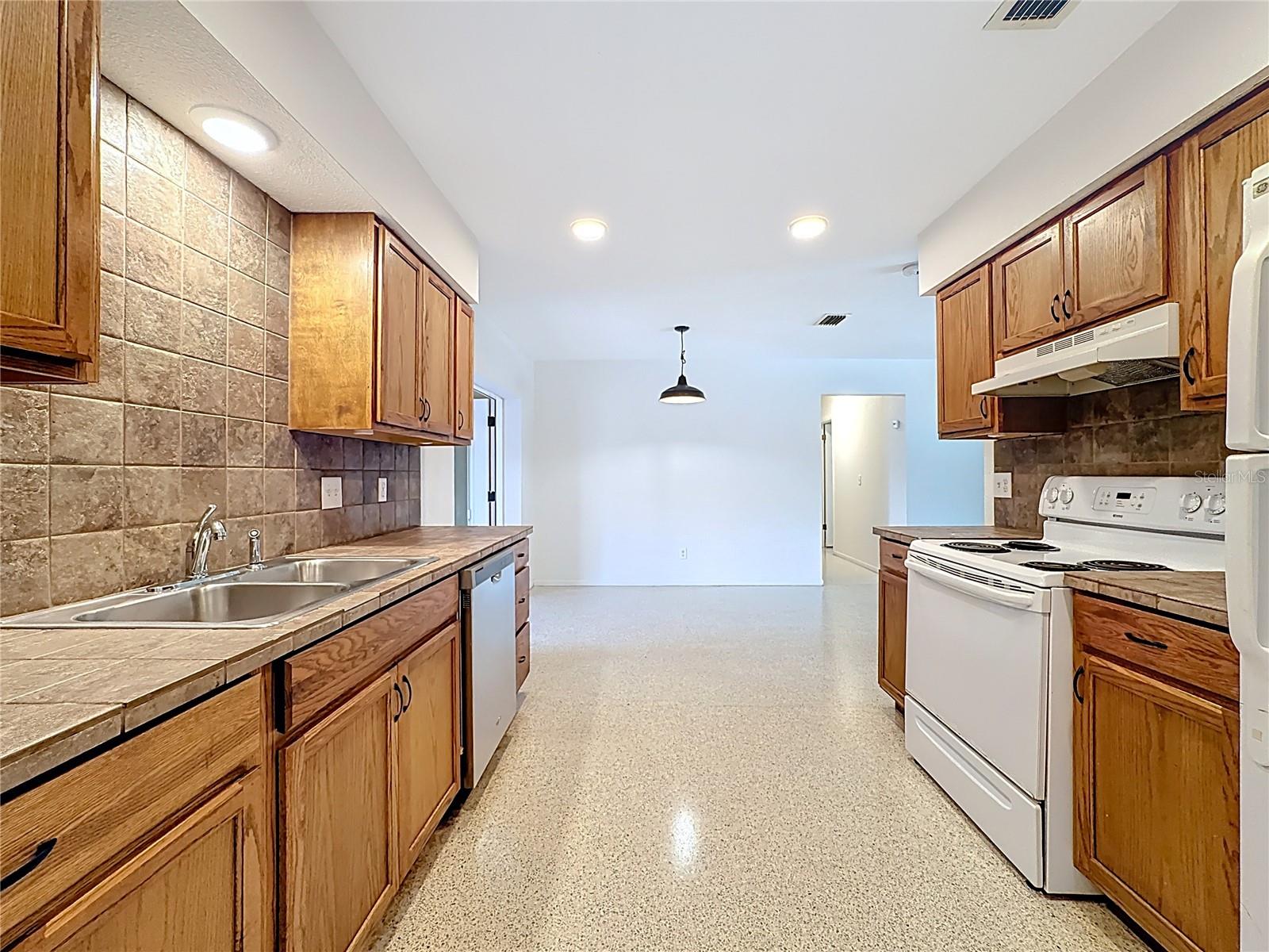 SOUTHWOOD VILLAGE FIRST ADD REP - Residential