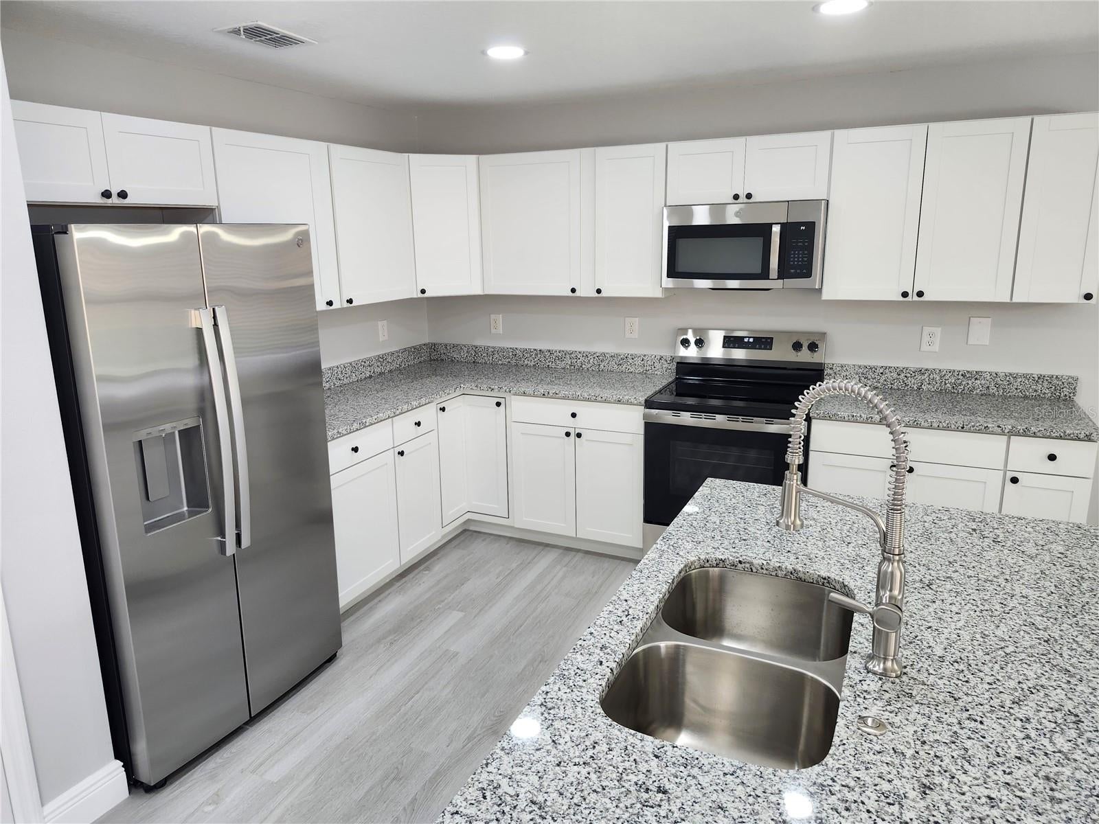 Casas a venda 3 - Jen Dantas 3069 TOBAGO AVENUE