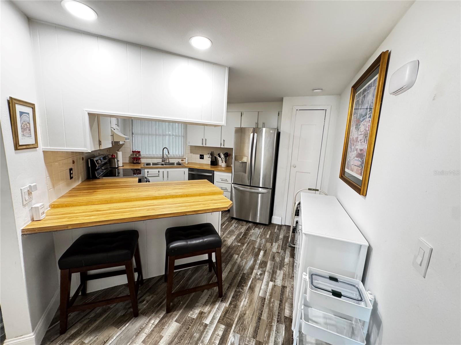 BANBURY VILLAGE CONDO - Residential