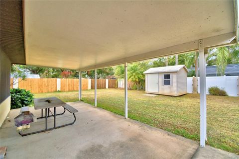 A home in AUBURNDALE