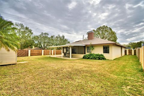 A home in AUBURNDALE