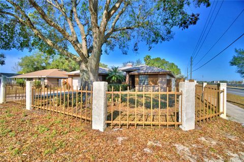 A home in AUBURNDALE