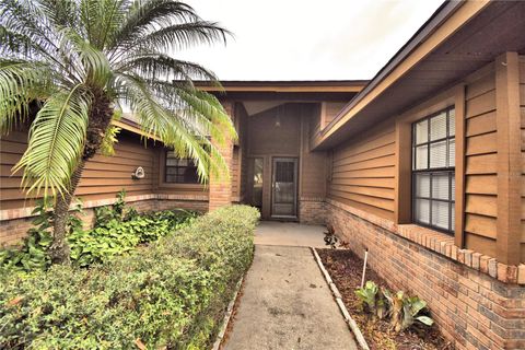 A home in AUBURNDALE