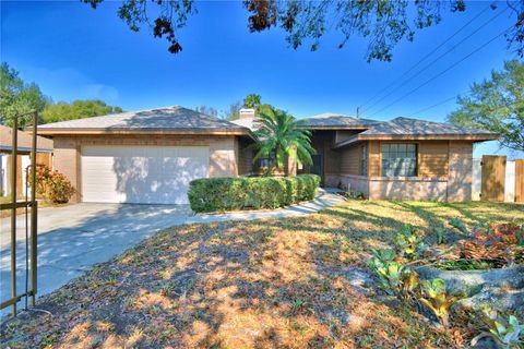 A home in AUBURNDALE