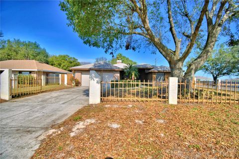 A home in AUBURNDALE