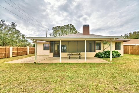 A home in AUBURNDALE