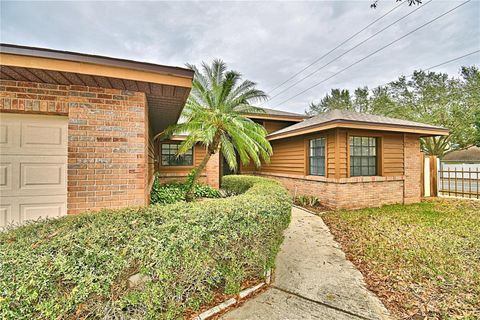 A home in AUBURNDALE