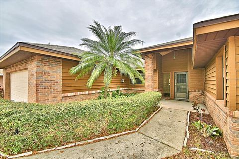 A home in AUBURNDALE