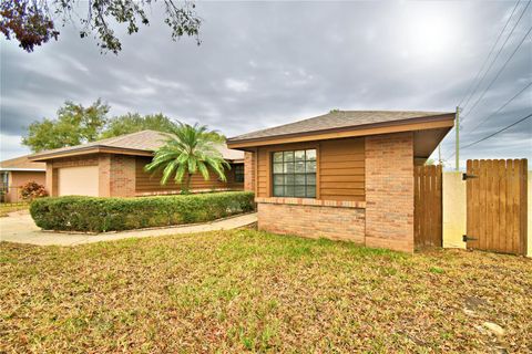 A home in AUBURNDALE