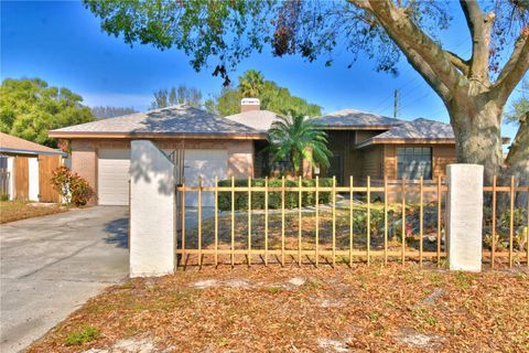 A home in AUBURNDALE