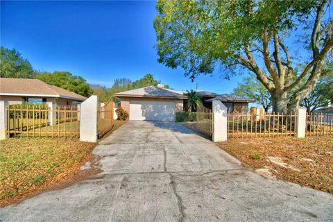 A home in AUBURNDALE