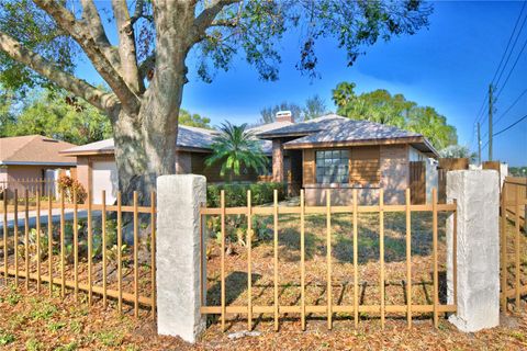 A home in AUBURNDALE