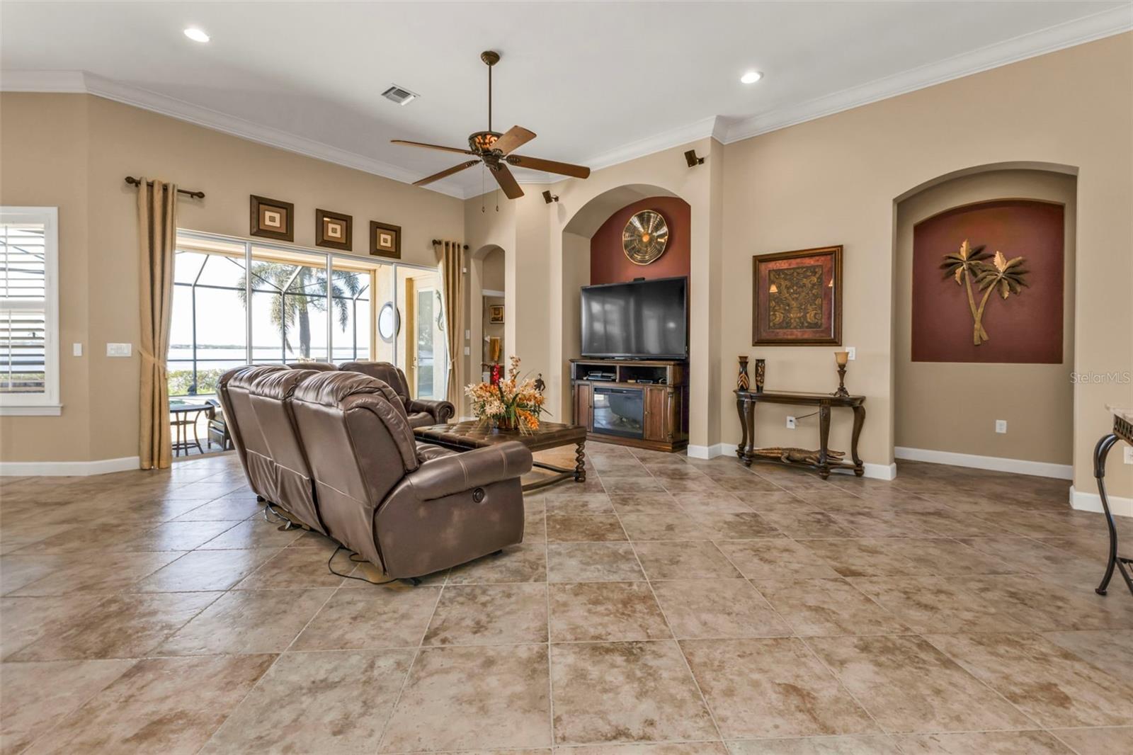 RIVERWOOD - Residential