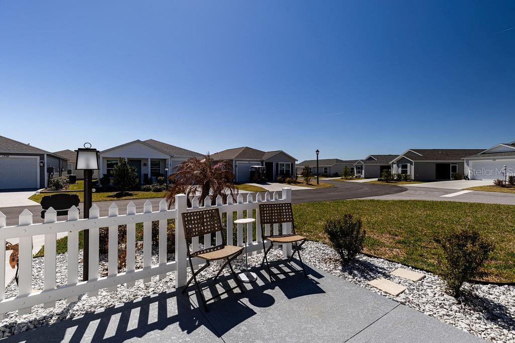 VILLAGES/SOUTHERN OAKS UN 216 - Residential